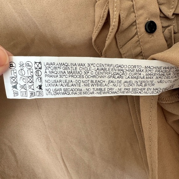 Zara Basic Women’s Ruffle PleatFront Button Blouse Tan Polyester Workwear Size M - Picture 7 of 7